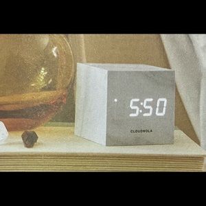 Cloudnola clock NWT